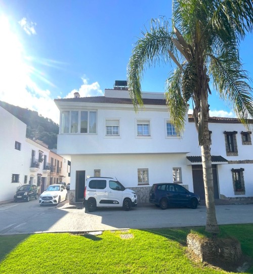 5 bedroom House in Casares