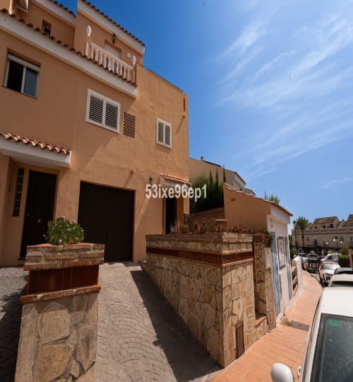 3 bedroom House in La Duquesa