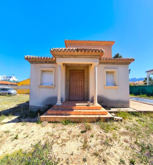 3 bedroom House in Les Deveses