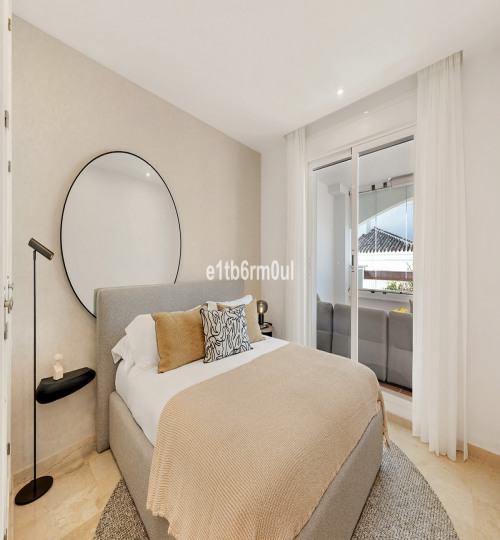 2 bedroom Apartment in Nueva Andalucía