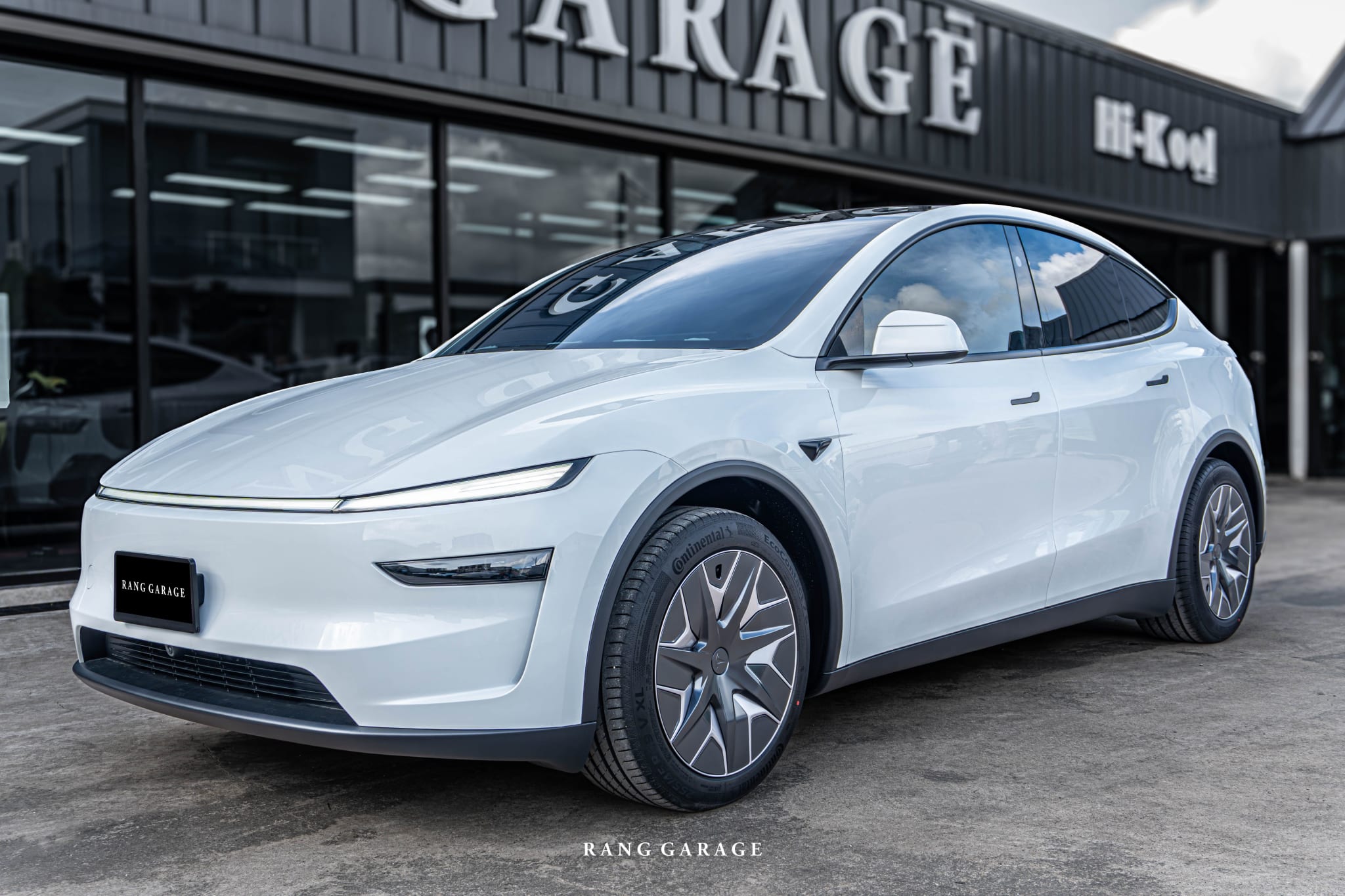 TESLA MODEL YL
