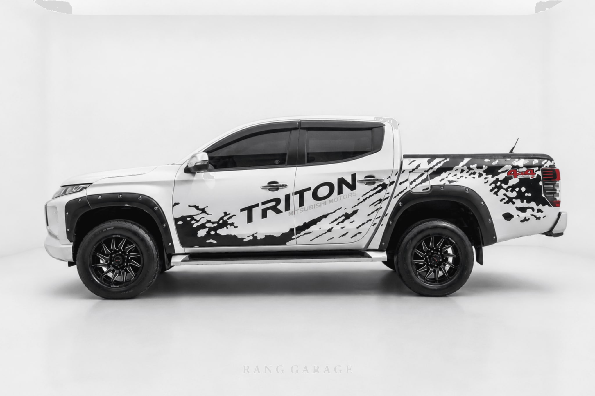 MITSUBISHI TRITON