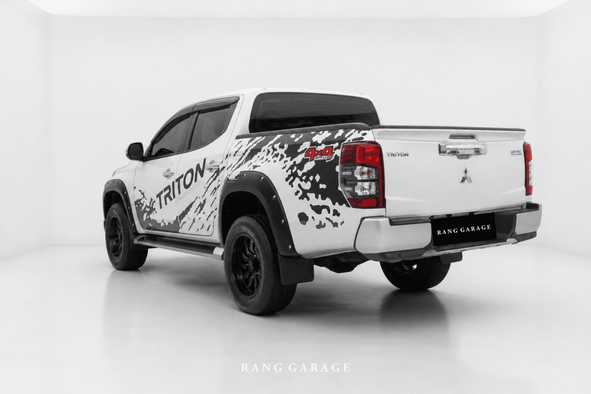 MITSUBISHI TRITON