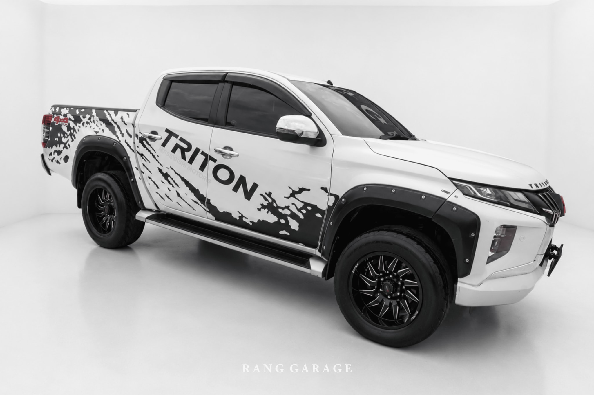 MITSUBISHI TRITON