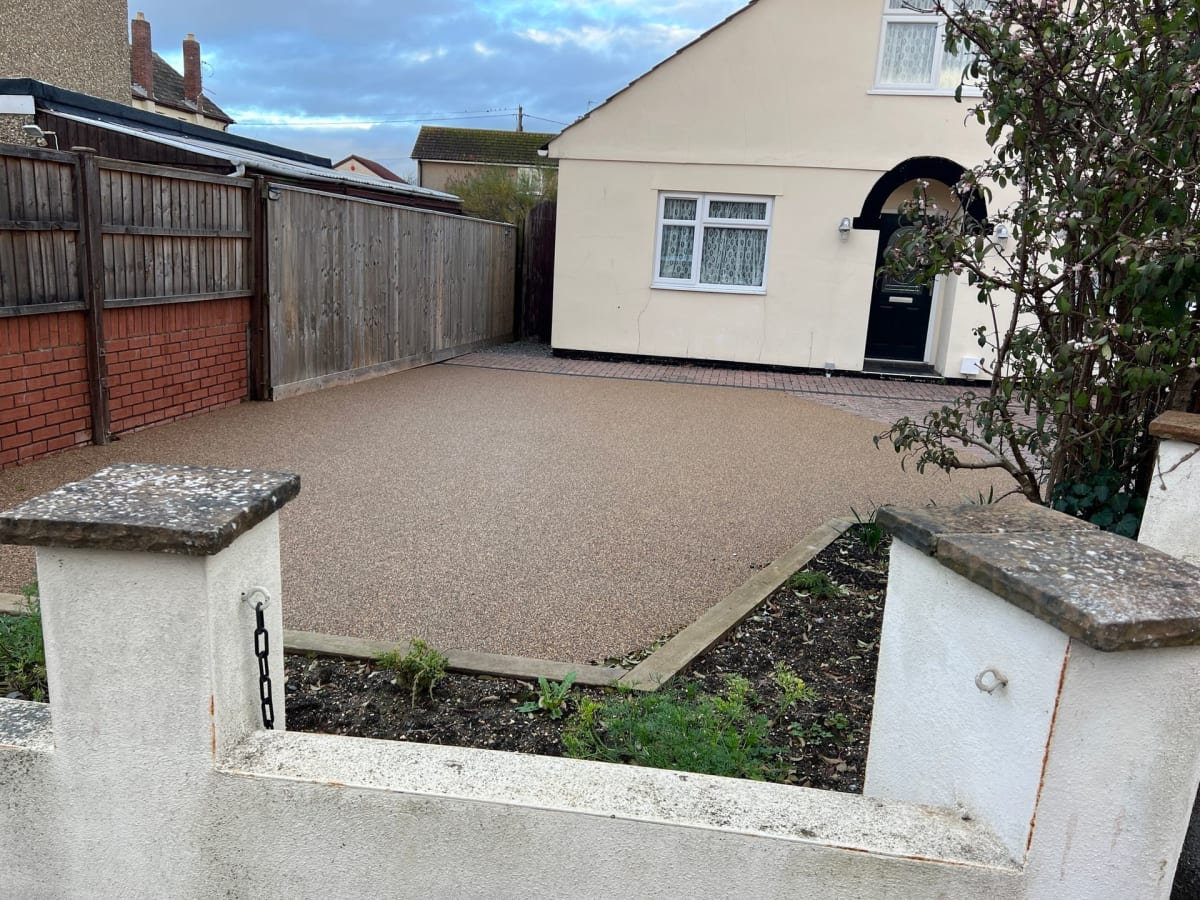 The Resin Garden Paths Solution: Garden Paths That Take Care of Everything for You