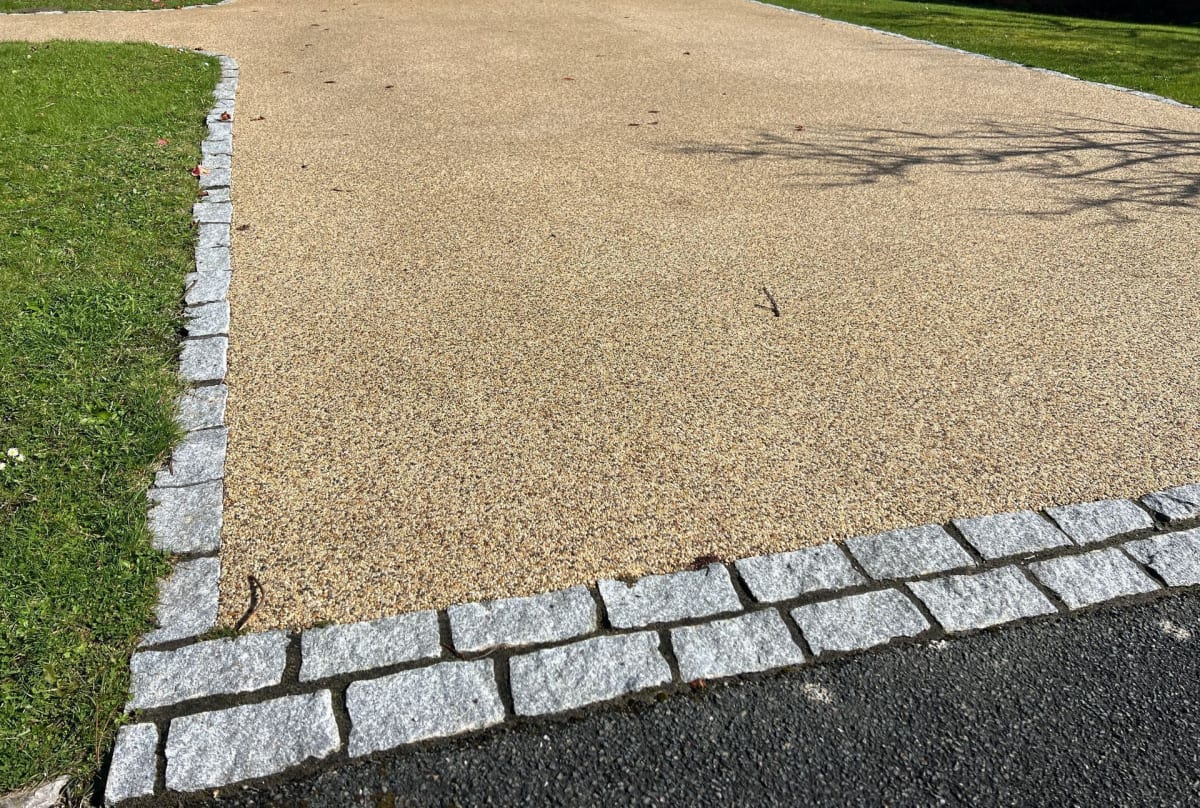 The Professional Difference: Understanding Superior Resin Driveway Finishes