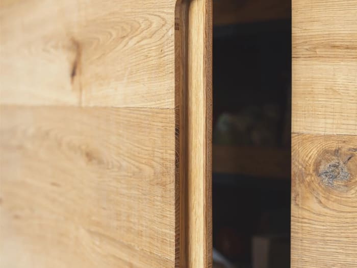 Oak door edge and handle detail on a piece of bespoke joinery
