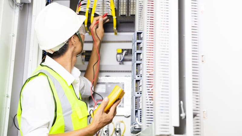 Commercial electrician responding to an electrical emergency at a Bristol business