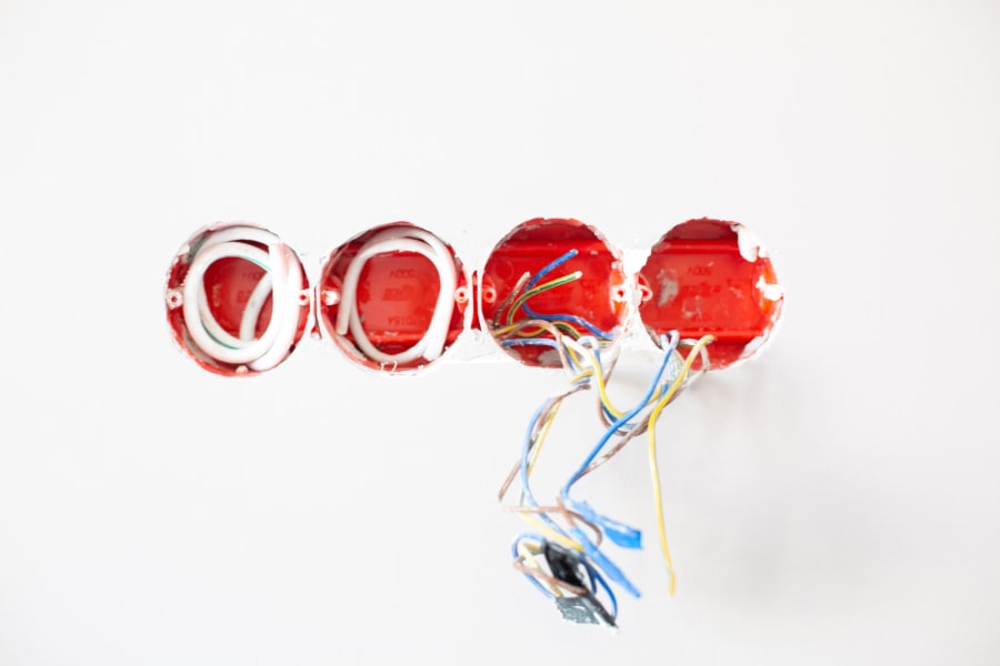 Red balloon letters spelling “0000” with dangling blue and white ribbons on a white background