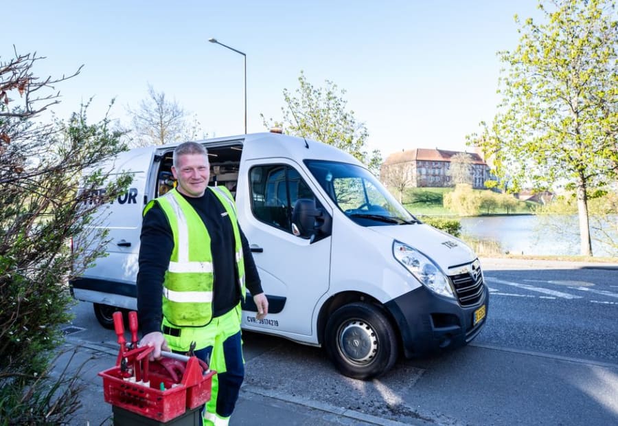 Emergency electrician attending a Bristol business that has lost power