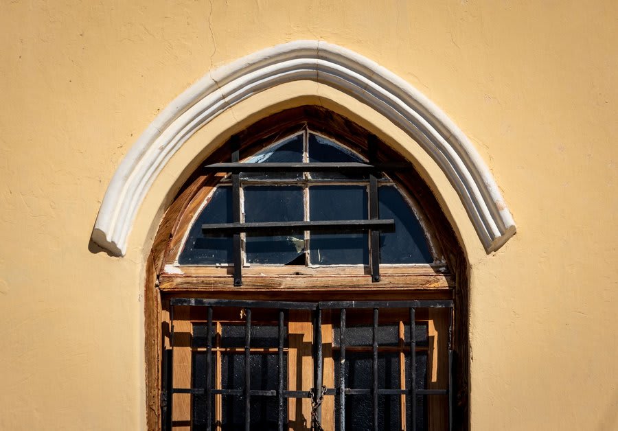 Modern replacement window with sandwiched Georgian bars fitted to Exeter property