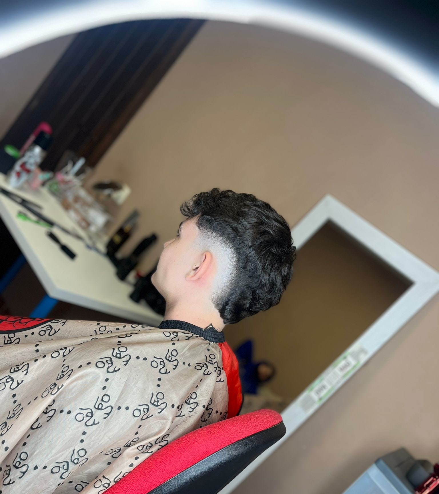 Mullet con mid skin fade