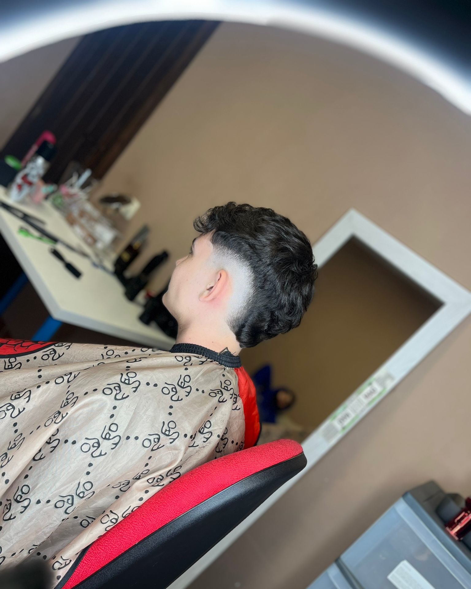 Mullet con mid skin fade