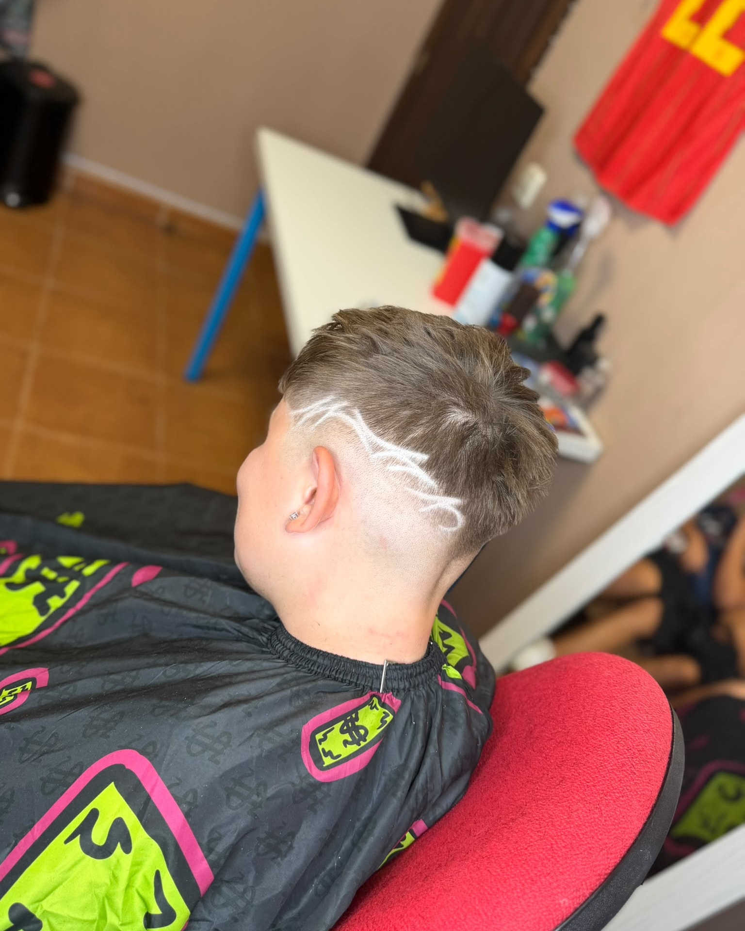 Diseño de líneas en el lateral