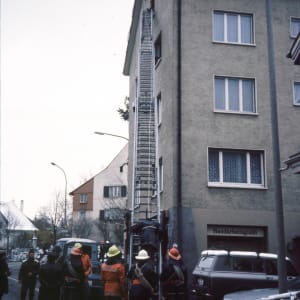 Mit einem Archivbild vor ziemlich genau 38 Jahren wünschen wir euch frohe Ostern 🐣! Der März blieb relativ ruhig mit nur einem einzigen Einsatz vorgestern Vormittag (Brandmeldeanlage, 9:28). Wir sind aber fleissig weiter am üben damit wir allzeit bereit sind, egal was passiert 💪🏻🚒