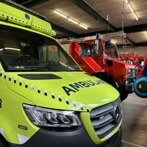 Am letzten Mittwoch hatten wir Besuch von der @rettungbaselstadt für einen Ausbildungstag in unserem Magazin! 💼🚑 Sie haben unsere Infrastruktur genutzt, um sich bestens vorzubereiten. 💪 #GemeinsamStark #Ausbildungstag