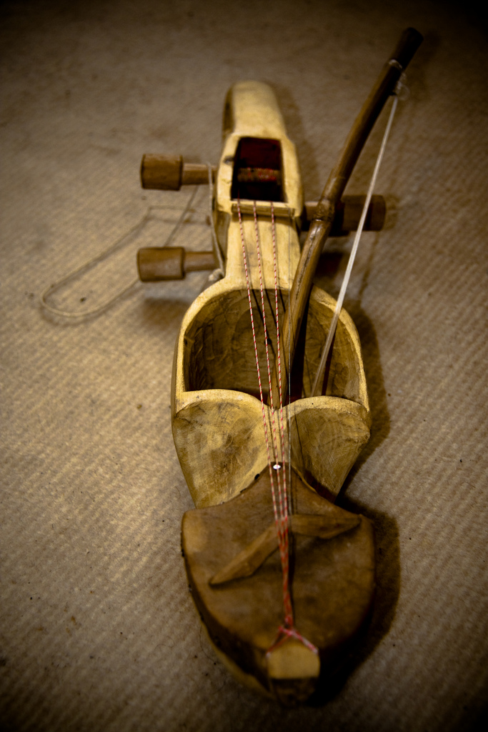 Elderly Gaine musician