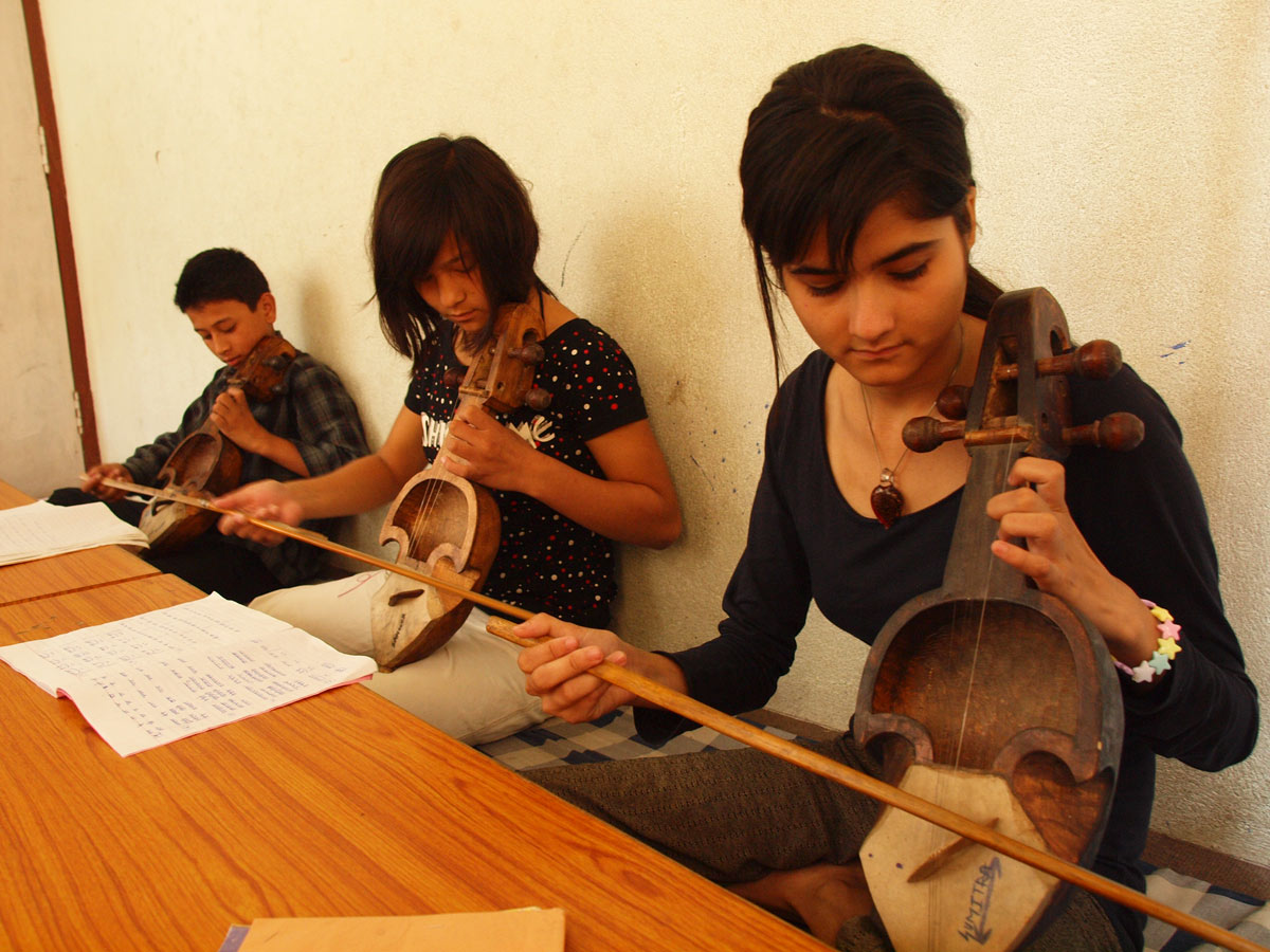 The emergence of female sarangi practitioners, signaling a pivotal shift in pedagogical traditions.