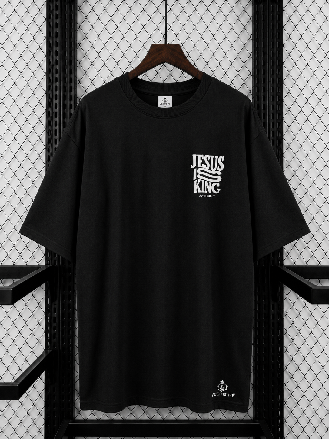 Camiseta Oversized Jesus Is King