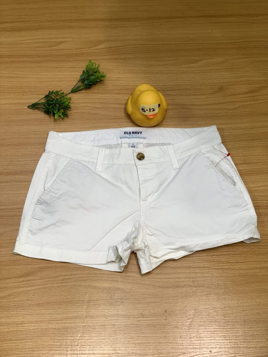 Old Navy Women's White Everyday Chino Shorts Size 2