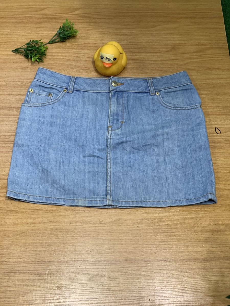 Women's Light Wash Denim Mini Skirt with Pockets