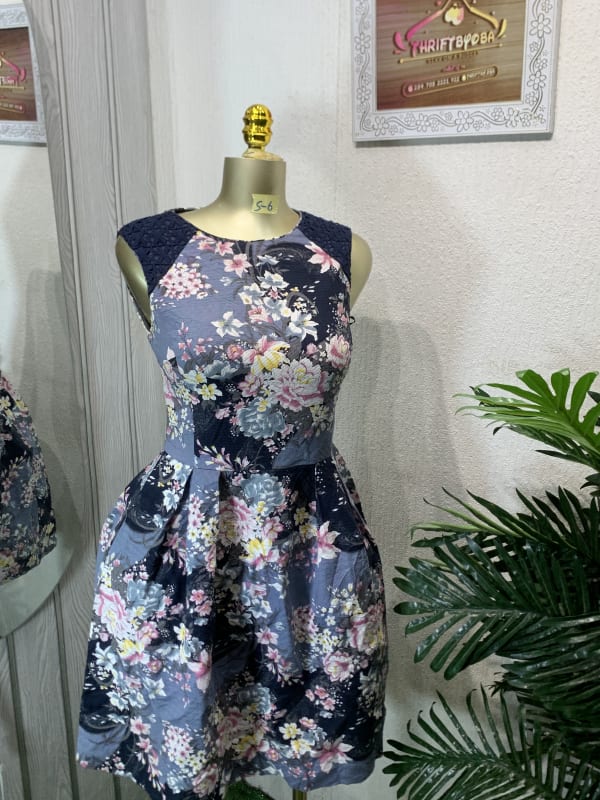 Chic Floral A-Line Dress with Lace Shoulder Detail