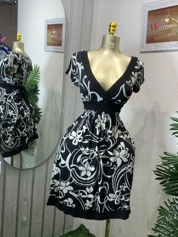 Black & White Floral V-Neck Empire Waist Day Dress