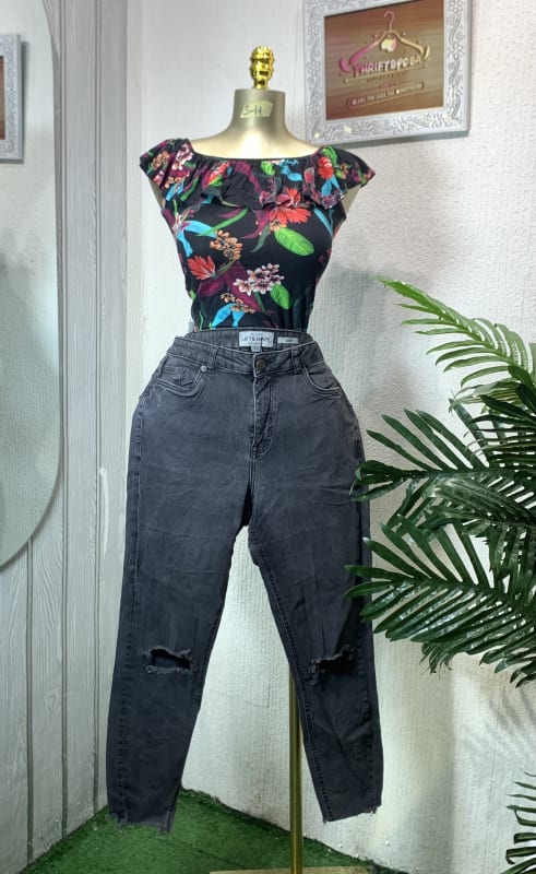 Chic Floral Off-Shoulder Top & Distressed Grey Jeans