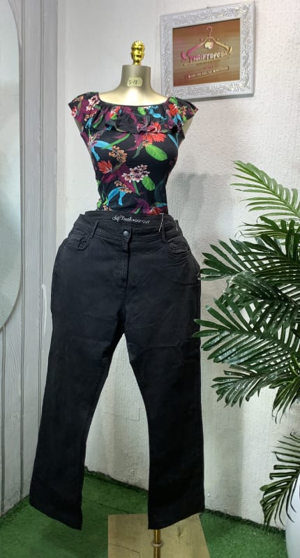 Women's Floral Ruffle Top & Black Bootcut Jeans Set