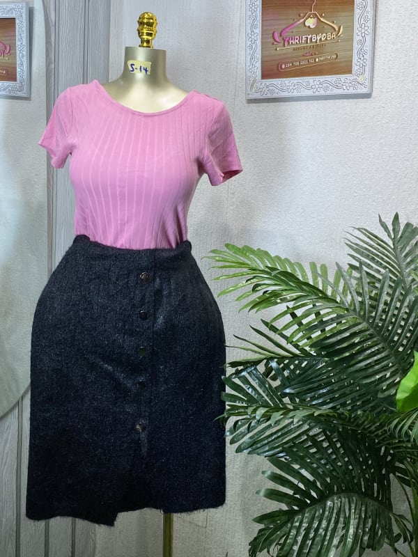 Pink Ribbed Top & Dark Grey Button-Front Skirt Outfit