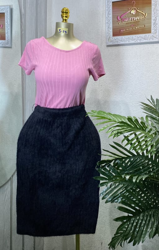 Elegant Black Fuzzy Ribbed Knit Pencil Skirt