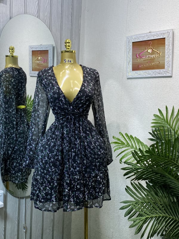 Chic Floral Print V-Neck Mini Dress