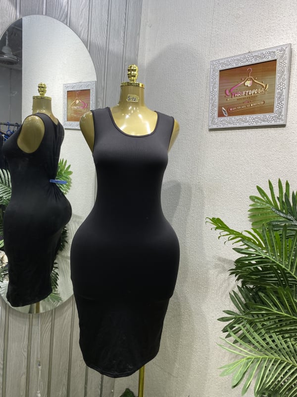 Sleek Black Sleeveless Bodycon Dress