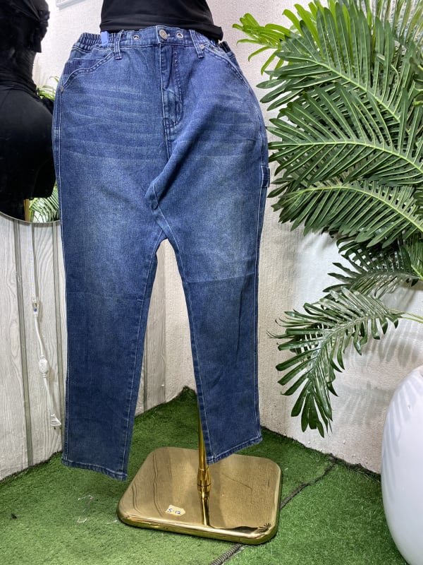 Women's Mid-Wash Elastic Waist Relaxed Fit Jeans