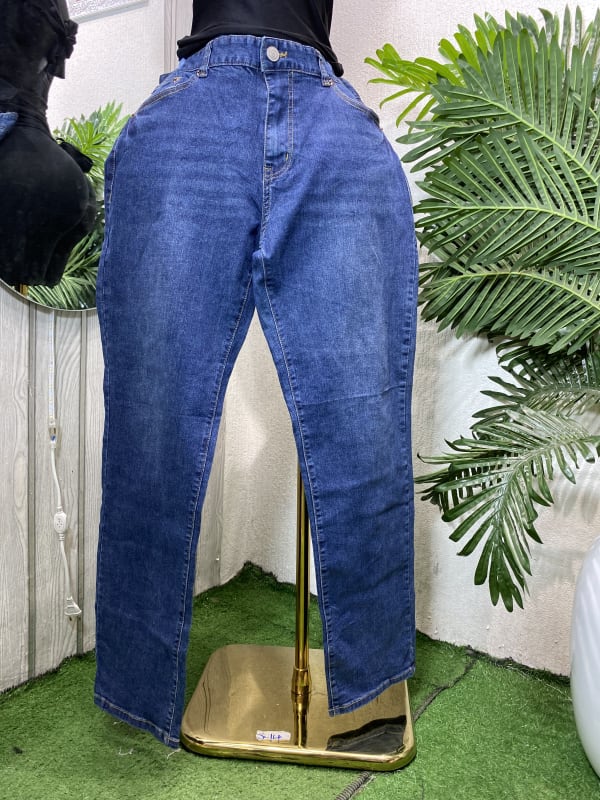 Comfort Fit Blue Denim Jeans - Classic Everyday Wear