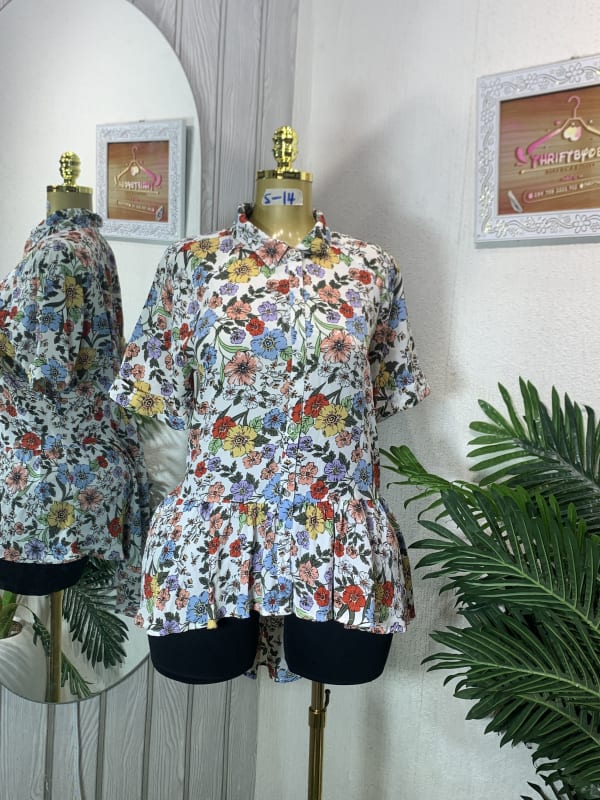 Women's Floral Print Peplum Blouse - Short Sleeve Collared Top