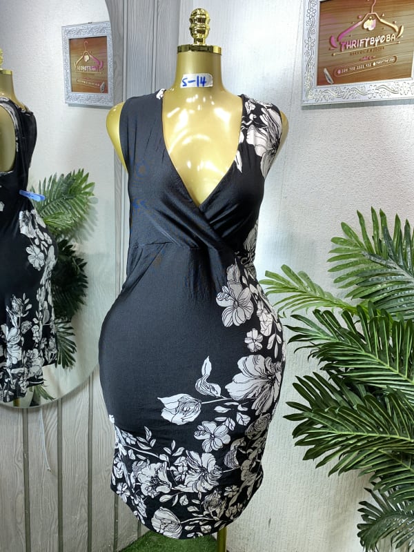 Black Floral V-Neck Sleeveless Mini Dress