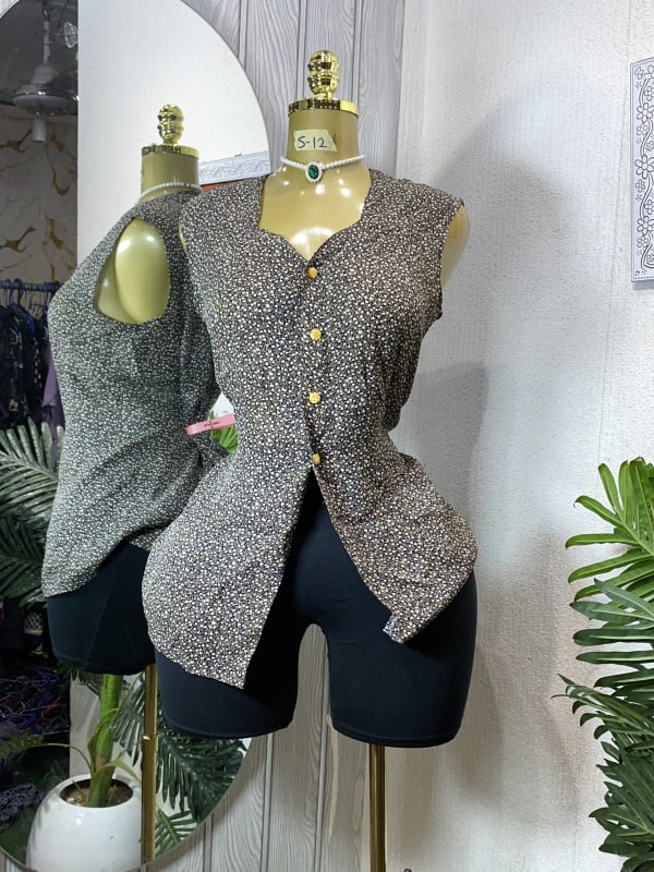 Vintage Floral Sleeveless Button-Down Blouse