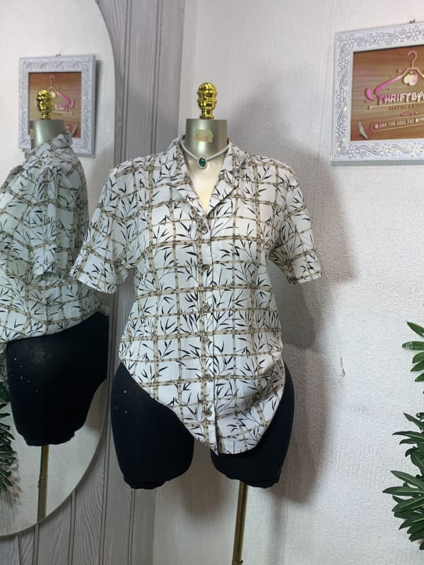 Womens Short Sleeve Bamboo Print Button-Up Shirt