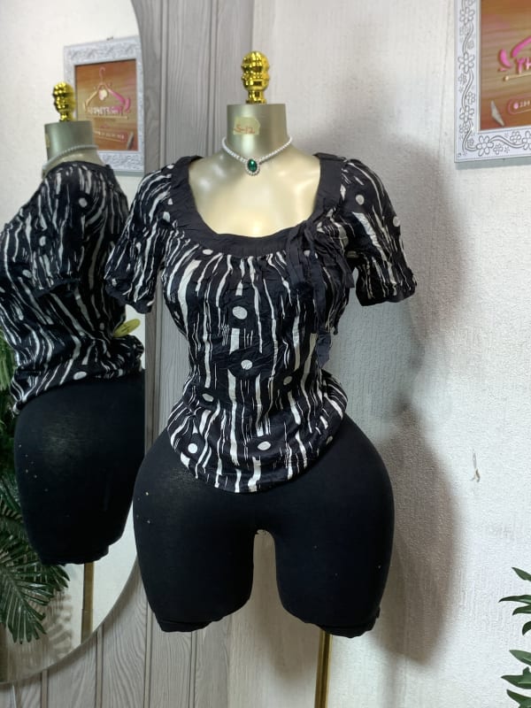 Black & White Abstract Print Puff Sleeve Top