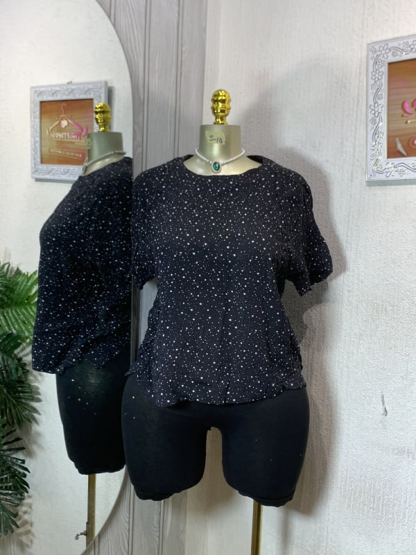 Women's Black Star Print Round Neck Short Sleeve Top