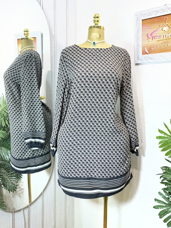 Elegant Black and White Geometric Print Long-Sleeve Tunic