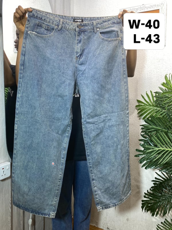 Mens Classic Blue Denim Wide-Leg Jeans (Size 40x43)