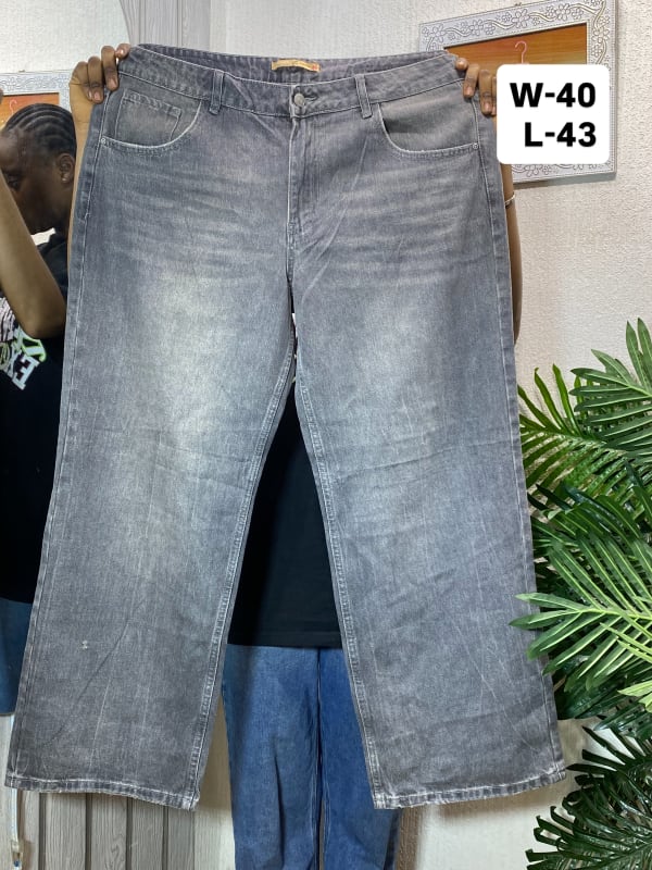 Classic Gray Washed Denim Jeans - Size 40W x 43L