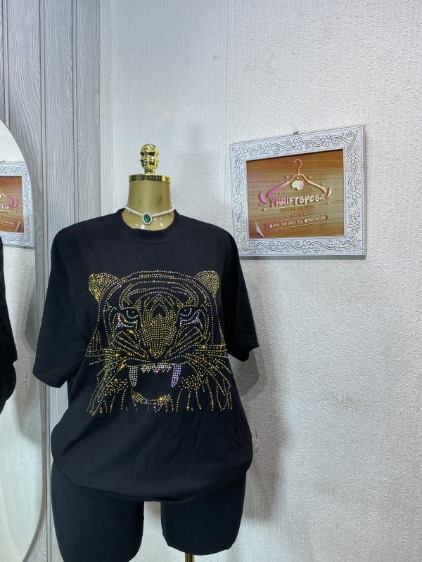 Women's Black Oversized Rhinestone Tiger Graphic T-Shirt