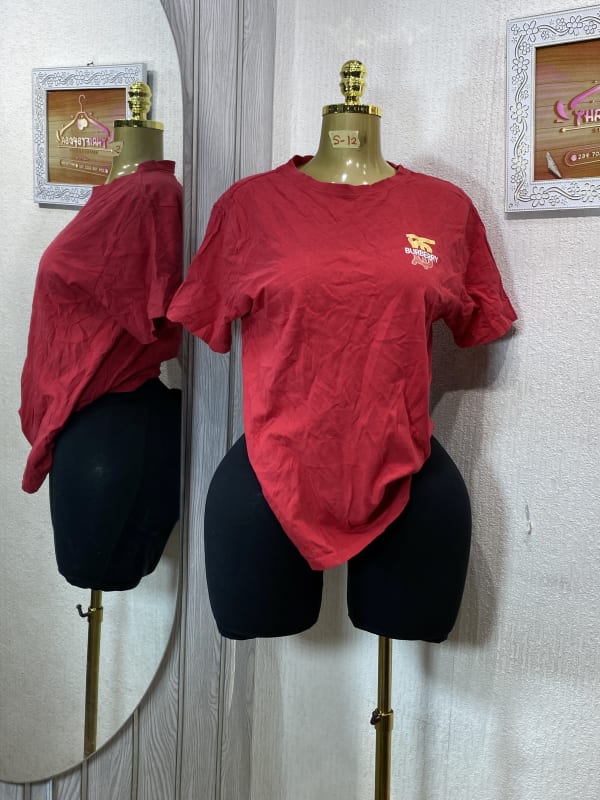 Red Burberry Graphic Logo T-Shirt - Casual Cotton Crew Neck