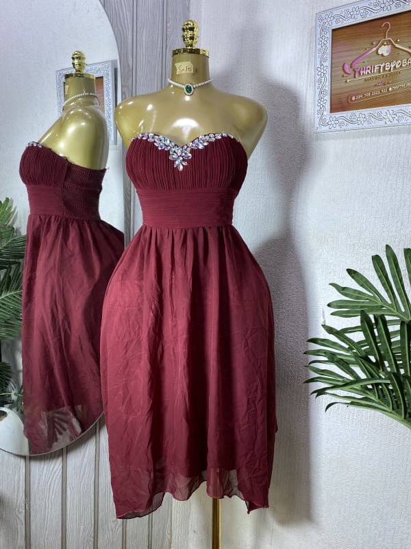 Elegant Burgundy Chiffon Strapless Party Dress with Rhinestones