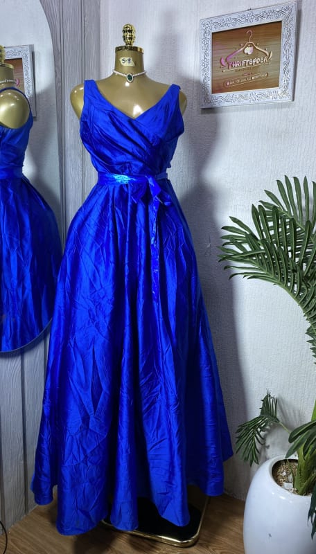 Elegant Royal Blue Sleeveless Evening Gown with Waist Tie