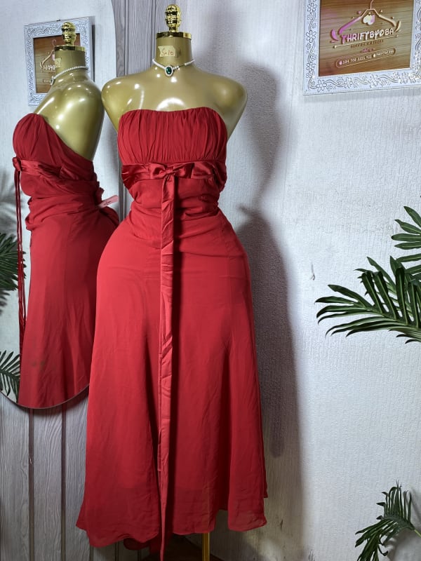 Elegant Red Strapless Midi Dress with Bow Detail