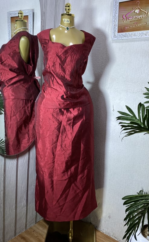 Elegant Burgundy Shimmer Midi Dress